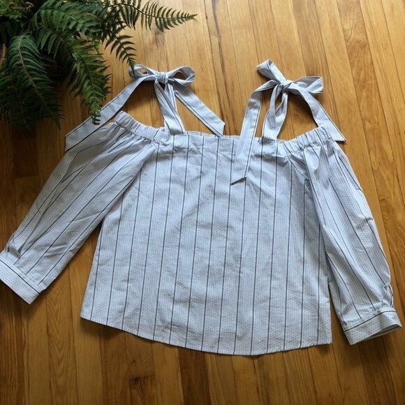 A New Day Open Shoulder Top - Picture 1 of 3